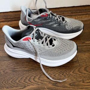 Hoka Men's Gray and Red Mach 6